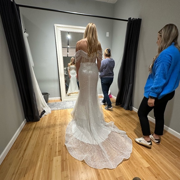 Wedding Dress - Picture 1 of 4